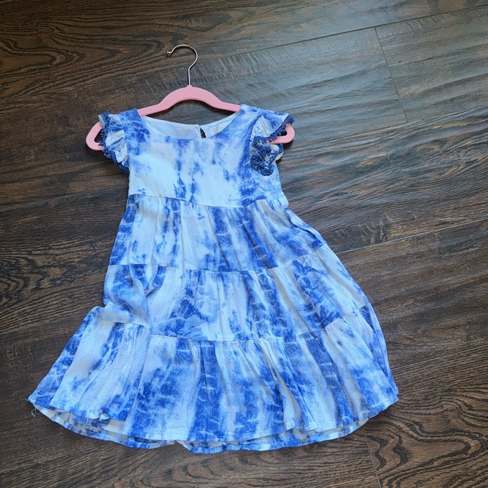 Rare edition, blue and white tie-dye size 4T